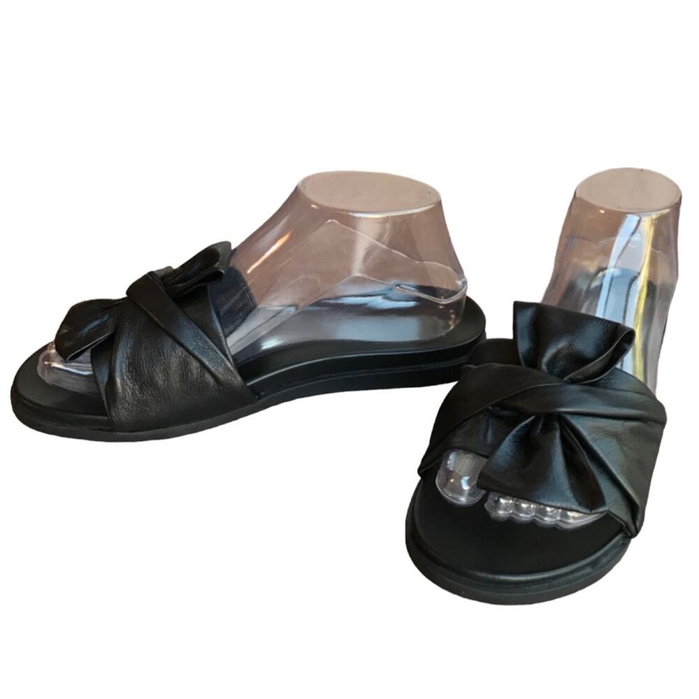 Unity in Diversity Black Diona Leather Decorative Tie Top Slides size 7.5